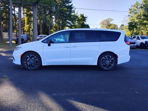New 2026 Chrysler Pacifica Select image 8