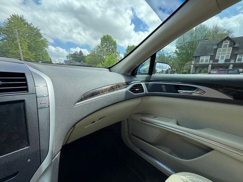Used 2013 Lincoln MKZ Hybrid FWD image 11