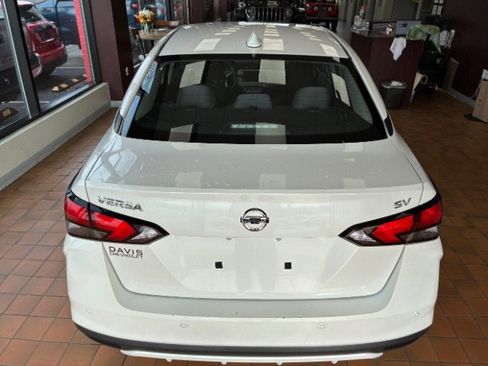 Used 2021 Nissan Versa SV image 10