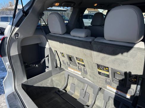 Used 2015 Toyota Sienna XLE Premium image 34