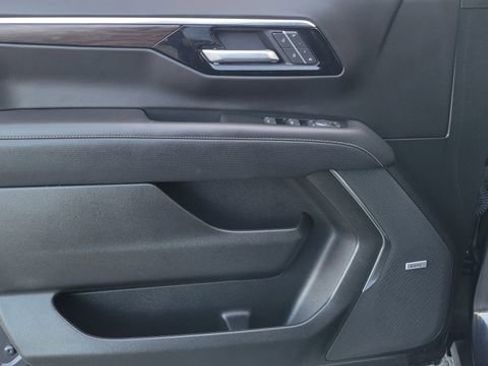 Used 2025 Chevrolet Suburban Premier image 26