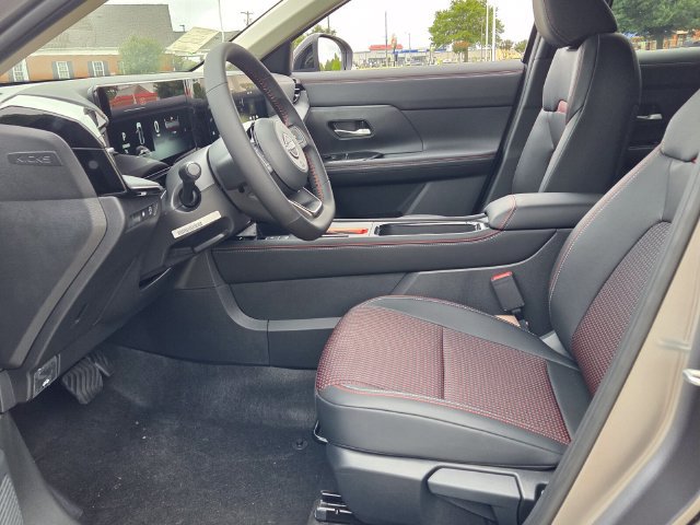 New 2027 Nissan Kicks SR w/ Cold Weather Package FWD image 5