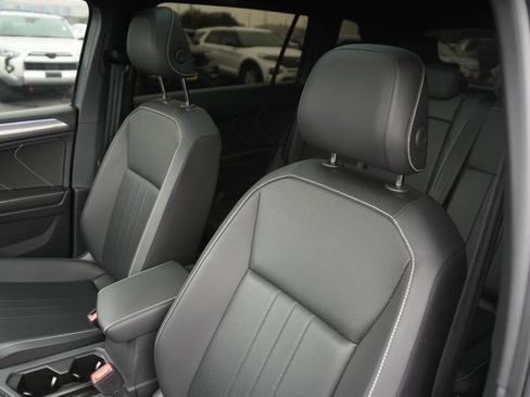 Used 2024 Volkswagen Tiguan SE R-Line image 10