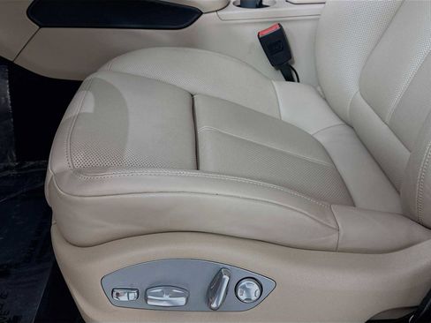 Used 2025 Porsche Macan image 12