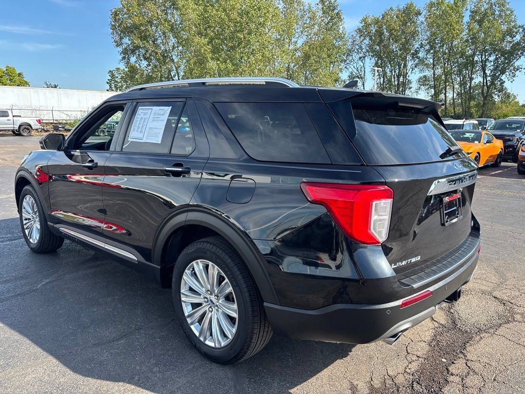 Used 2024 Ford Explorer Limited w/ Limited Technology Package AWD/4WD image 3