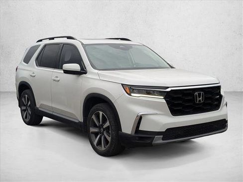 Used 2023 Honda Pilot Touring image 3