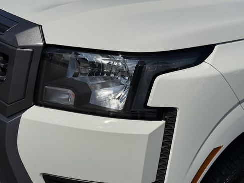 Certified 2025 Nissan Frontier SV w/ Tow Package RWD image 9