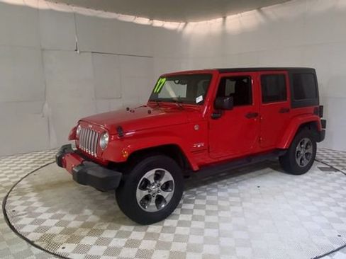 Used 2017 Jeep Wrangler Unlimited Sahara w/ Connectivity Group AWD/4WD image 8