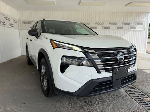 Used 2024 Nissan Rogue SV FWD image 1