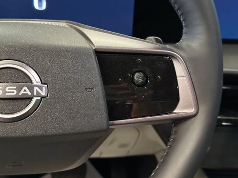 Used 2025 Nissan Murano SV AWD/4WD image 12