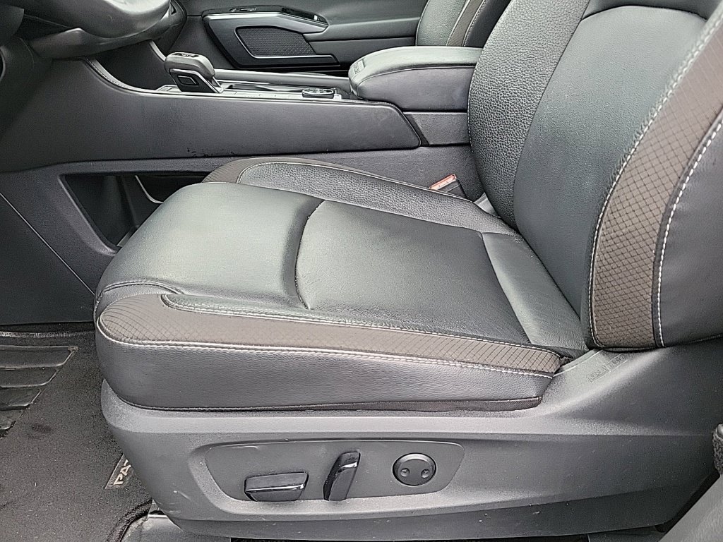 Used 2025 Nissan Pathfinder SL AWD/4WD image 12