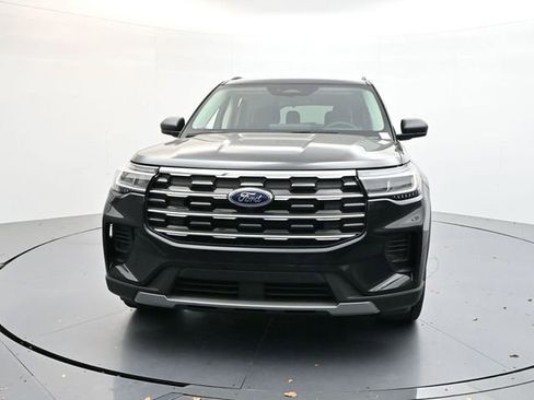 New 2025 Ford Explorer Active image 2