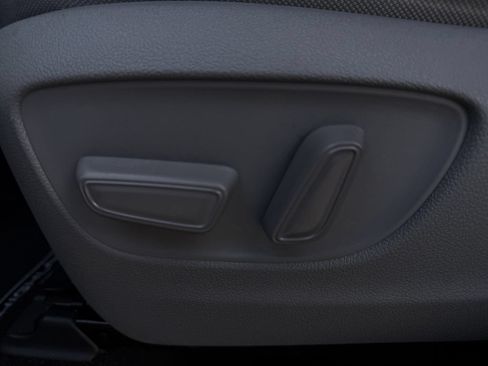Used 2023 Toyota Highlander LE FWD image 26