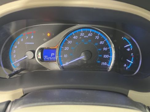 Used 2011 Toyota Sienna Limited image 31
