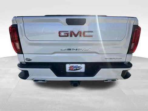 Used 2024 GMC Sierra 1500 Denali w/ Technology Package AWD/4WD image 5