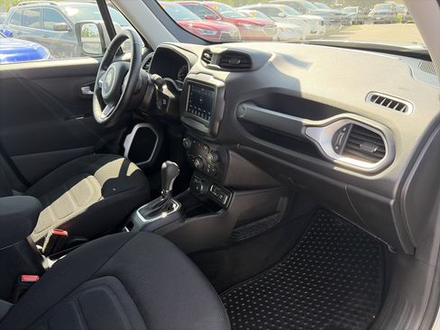 Used 2020 Jeep Renegade Latitude w/ Cold Weather Group AWD/4WD image 13