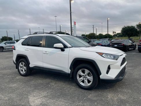 Used 2021 Toyota RAV4 XLE FWD image 2