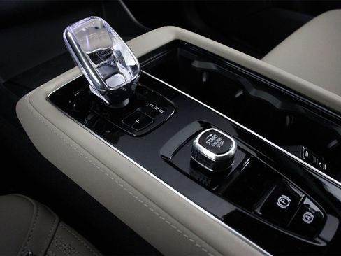 New 2026 Volvo XC90 B6 Plus w/ Protection Package Premier image 7