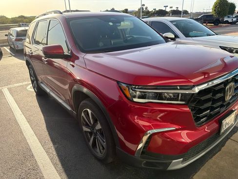 Used 2023 Honda Pilot Elite image 3