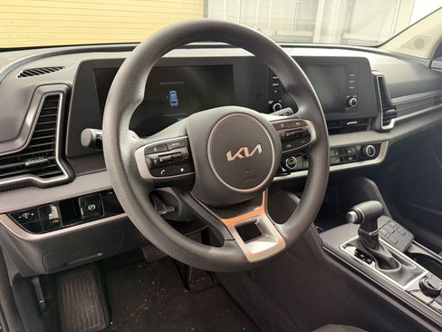 Used 2023 Kia Sportage LX AWD/4WD image 4