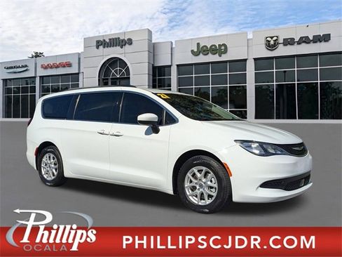 Used 2021 Chrysler Voyager Lxi image 1