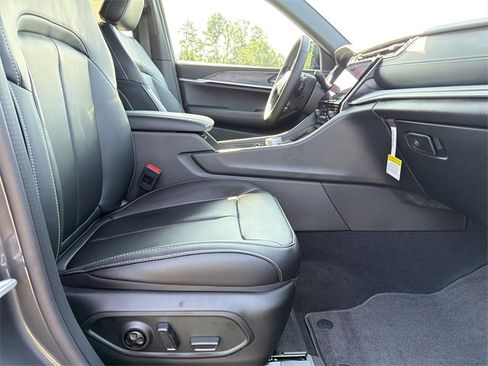 New 2025 Jeep Grand Cherokee Limited image 12