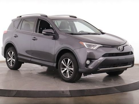 Used 2016 Toyota RAV4 XLE AWD/4WD image 2