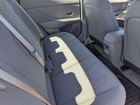Used 2025 Hyundai Elantra SE image 13
