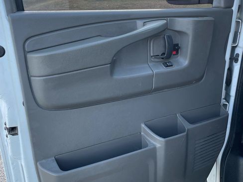 Used 2014 GMC Savana 2500 RWD image 11