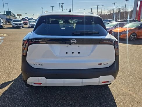 New 2026 Nissan Kicks SR image 6