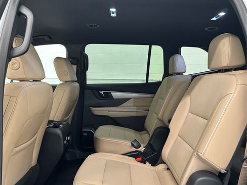 Used 2025 Buick Enclave Preferred AWD/4WD image 15