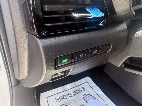 Used 2024 Nissan Sentra SV FWD image 18