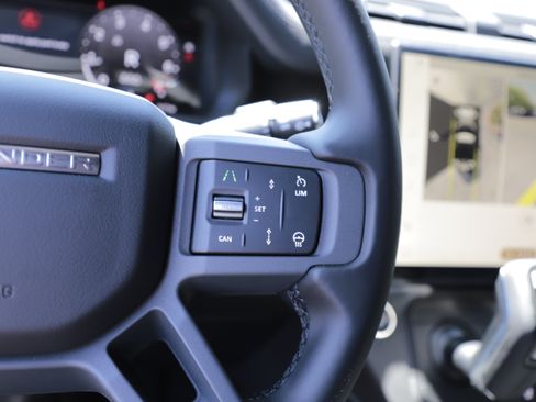 New 2026 Land Rover Defender 90 X-Dynamic SE AWD/4WD image 17