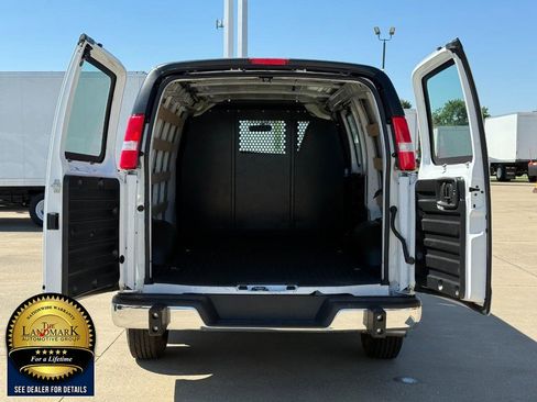 Used 2024 Chevrolet Express 2500 w/ Driver Convenience Package RWD image 18