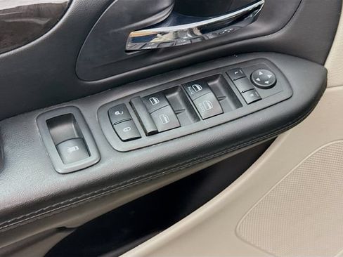 Used 2018 Dodge Grand Caravan SE w/ UConnect Hands-Free Group FWD image 17
