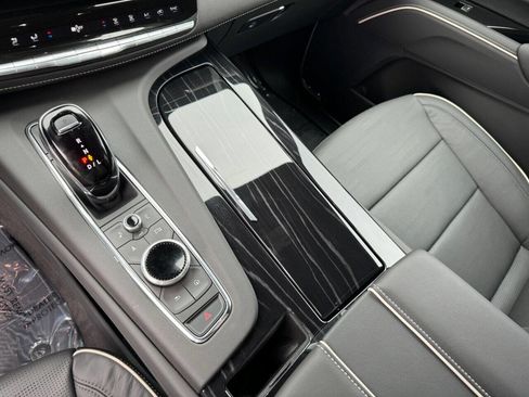 Used 2024 Cadillac Escalade Sport w/ Touring Package AWD/4WD image 16