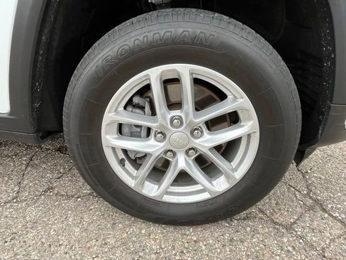 Used 2023 Jeep Grand Cherokee L Laredo image 9