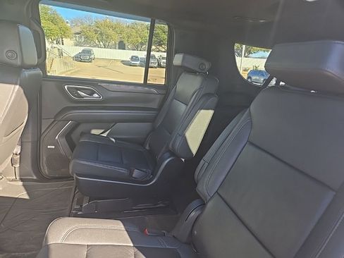 Used 2023 Chevrolet Suburban Z71 w/ Luxury Package image 18