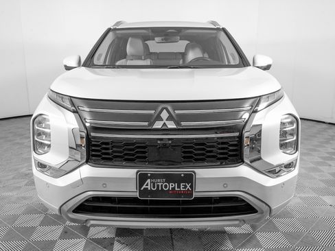 Used 2025 Mitsubishi Outlander SEL image 2