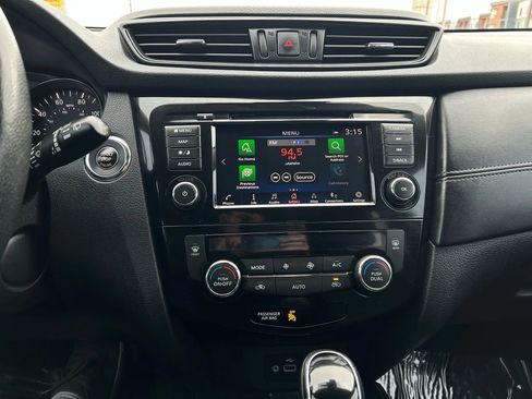 Used 2019 Nissan Rogue SL w/ Premium Package image 20