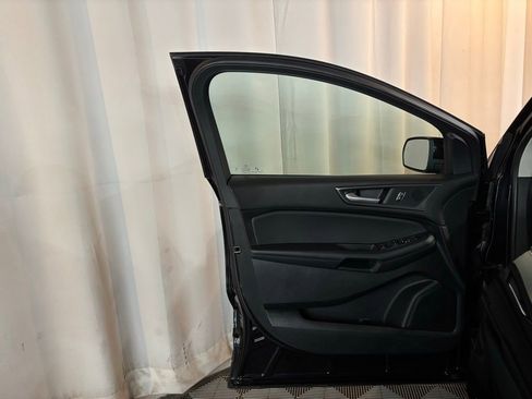 Used 2024 Ford Edge SE w/ Black Appearance Package image 19
