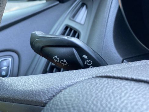 Used 2017 Ford Focus SE FWD image 25