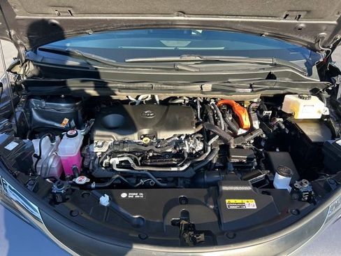 Used 2025 Toyota Sienna LE image 13