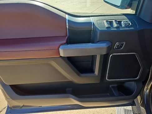 Used 2018 Ford F150 Platinum w/ Equipment Group 701A Luxury image 11