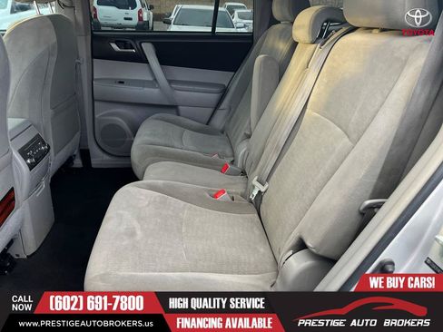 Used 2012 Toyota Highlander FWD w/ Tech Pkg image 10
