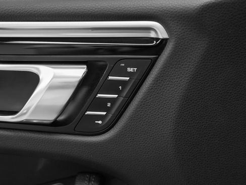 Certified 2022 Porsche Macan AWD/4WD image 26