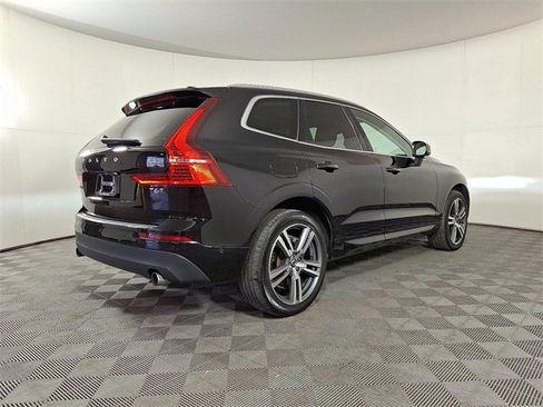 Used 2019 Volvo XC60 T6 Momentum w/ Multimedia Package image 9