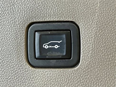 Used 2020 Chevrolet Traverse LT image 6