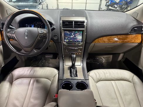 Used 2013 Lincoln MKX AWD image 2
