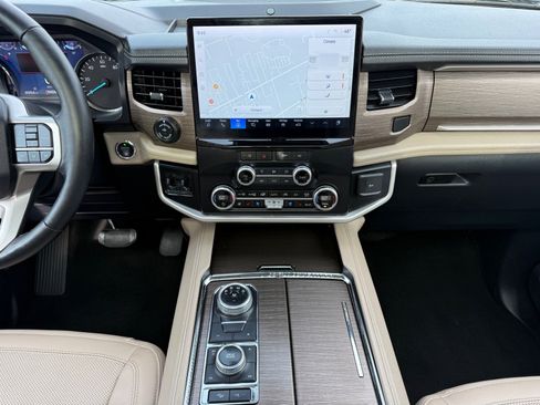 Used 2023 Ford Expedition Limited image 23
